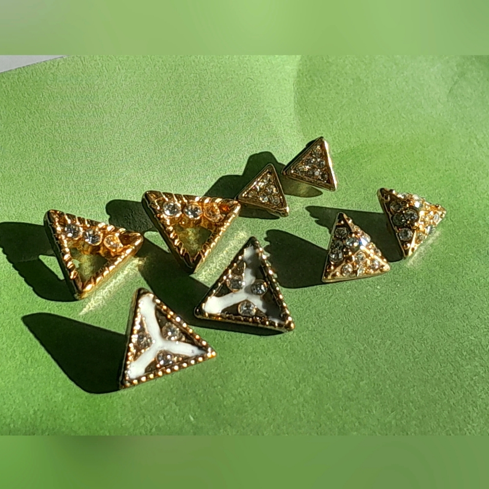 Cute stud triangle earring set